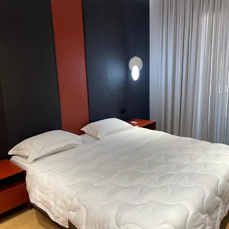 Lux * Tirana