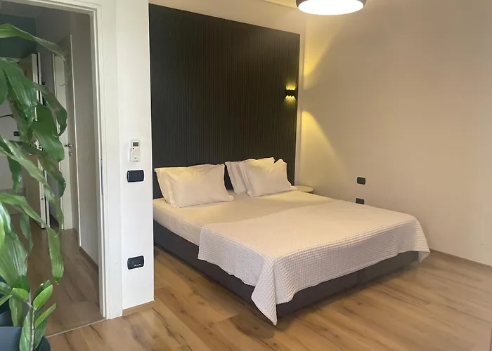 لوكس * تيرانا